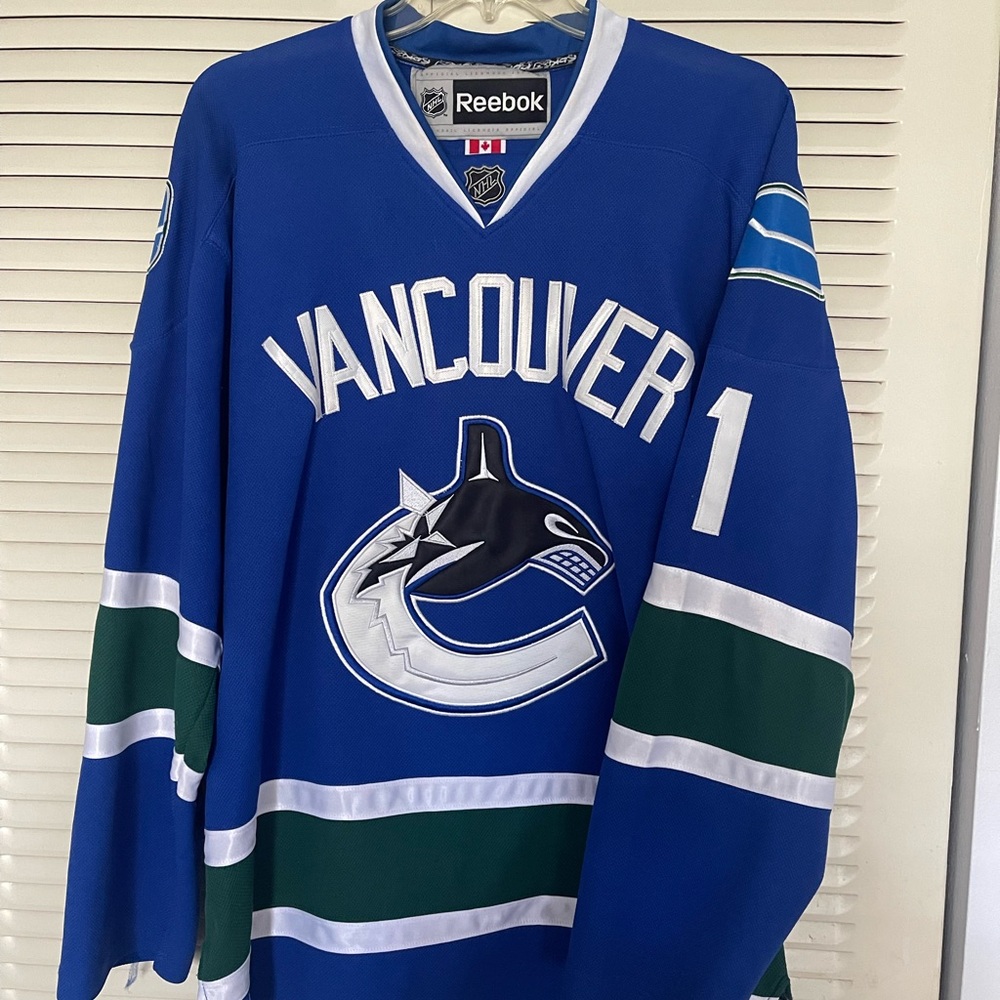 Luongo Vancouver AUTHENTIC Jersey!💙 size 52/Large
